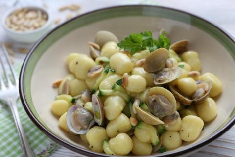 Gnocchetti con sugo di vongole e zucchine