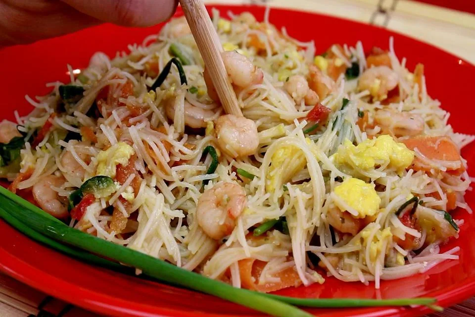 Noodles di riso con Gamberetti e Zucchine