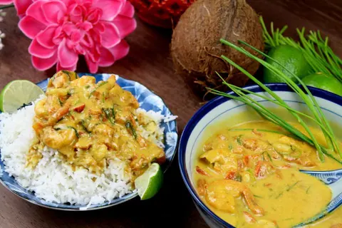 Gamberi al curry e latte di cocco